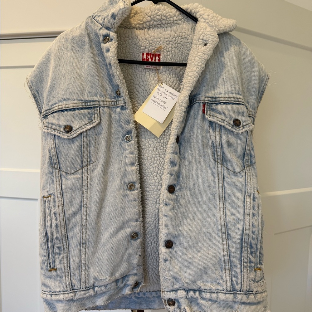 Vintage denim Levi’s vest!